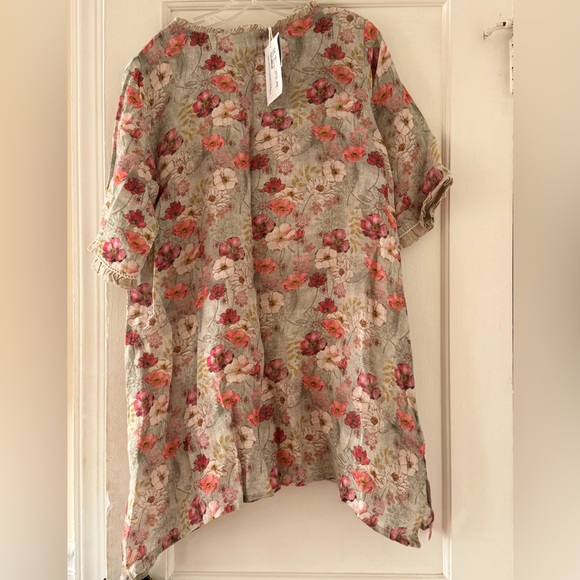 Linen& Linens Assymetrical Hem Floral Tunic - Picture 4 of 16